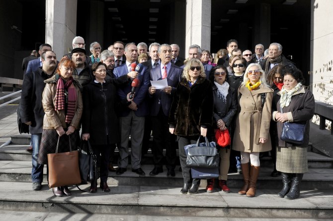 18 STK'dan 'Cuma genelgesi' için Başbakan Davutoğlu hakkında suç duyurusu
