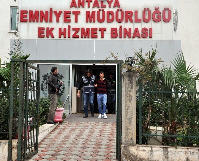 Antalya’da Hırsızlık Zanlısı 4 Kişi Yakalandı