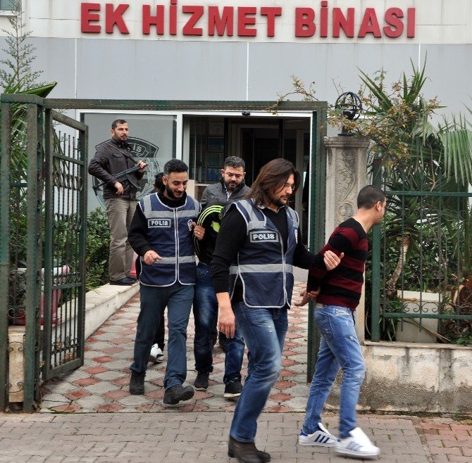 Antalya’da Hırsızlık Zanlısı 4 Kişi Yakalandı