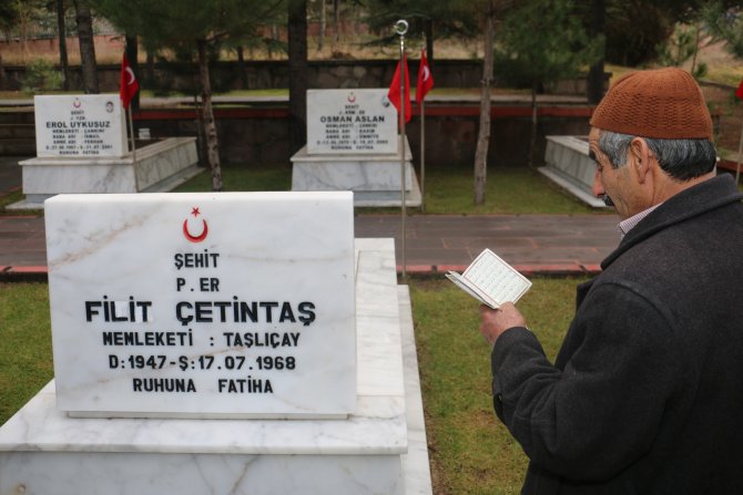 Şehit askerin mezarına 48 yıl sonra ailesinden ilk ziyaret