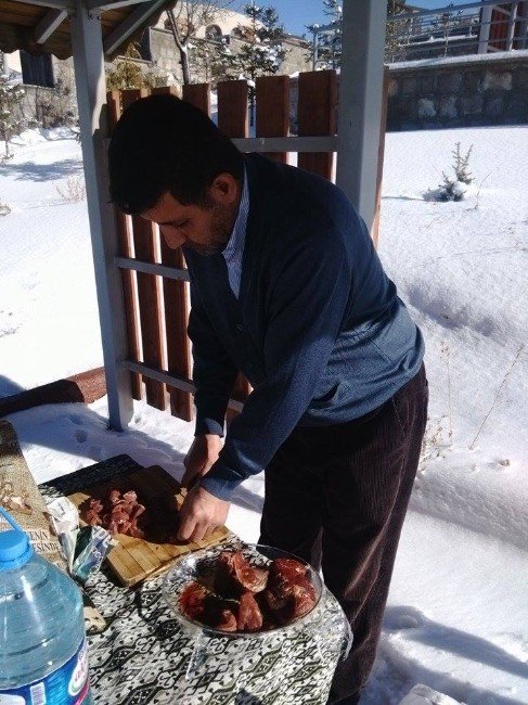 Pınarbaşı’nda Kar Üstünde Piknik Keyfi