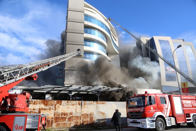 Otel yangınI kontrol altına alındı