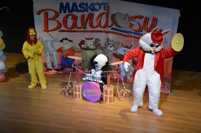Tiyatro Günleri’nde Minikler İçin "Maskot Bandosu" Sahnelendi