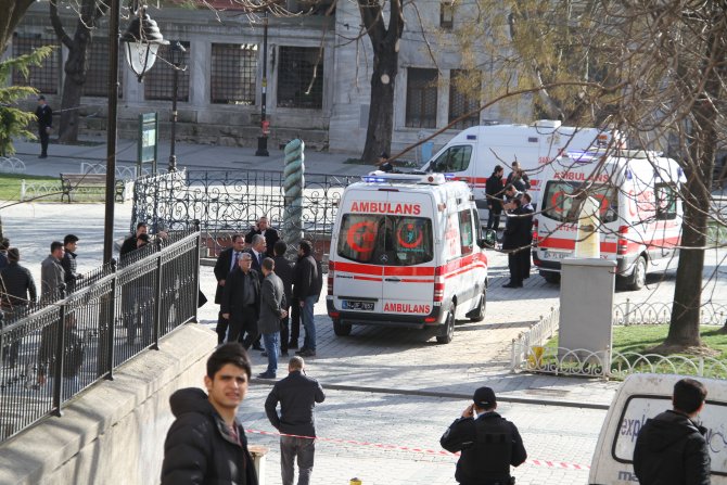 Sultanahmet'teki yaralılar hastanelere kaldırıldı