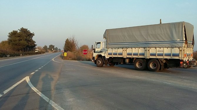 Yol kenarı denetim istasyonları tehlike saçıyor