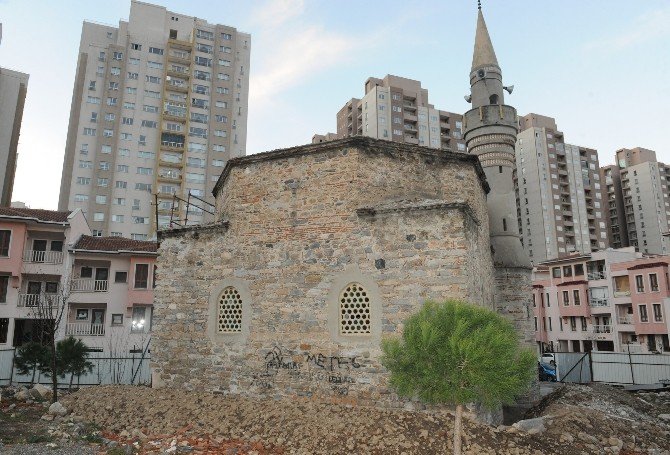 Gökdelenlerin Gölgesindeki 600 Yıllık Cami Ayağa Kaldırılıyor