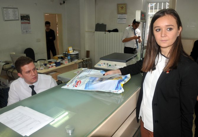 CHP İl Gençlik Kolları, MİT'e bugünkü gazeteleri yolladı