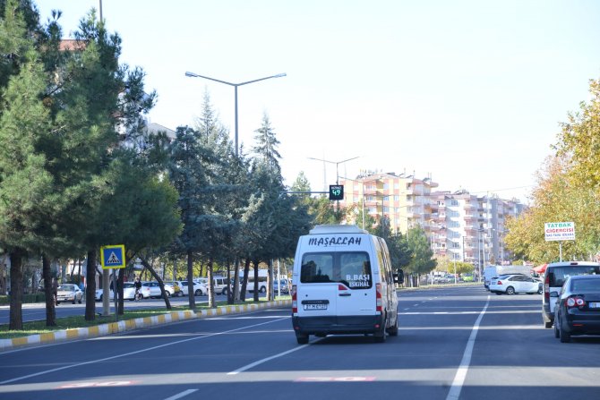 Diyarbakır’da Kürtçe trafik levhası dönemi