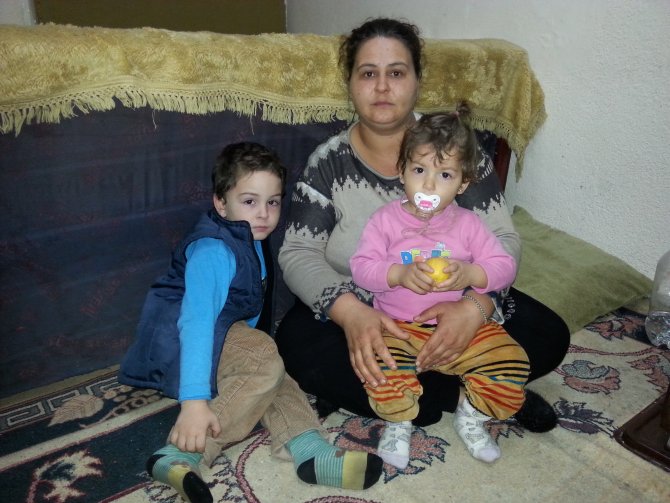 Üç çocuk annesi genç kadın, yaşam mücadelesi veriyor
