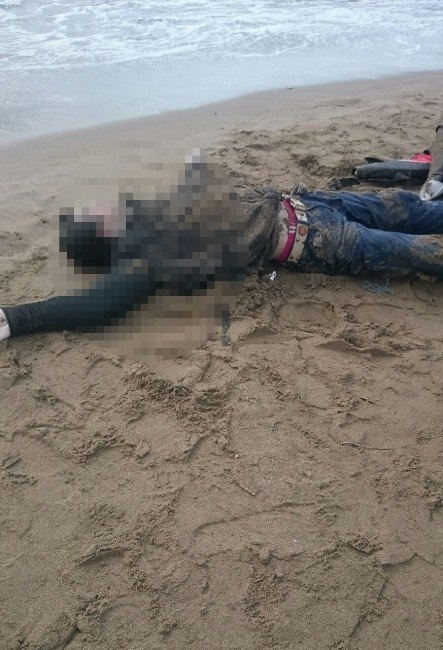 İzmir’de Biri Çocuk İki Kişinin Cesedi Karaya Vurdu