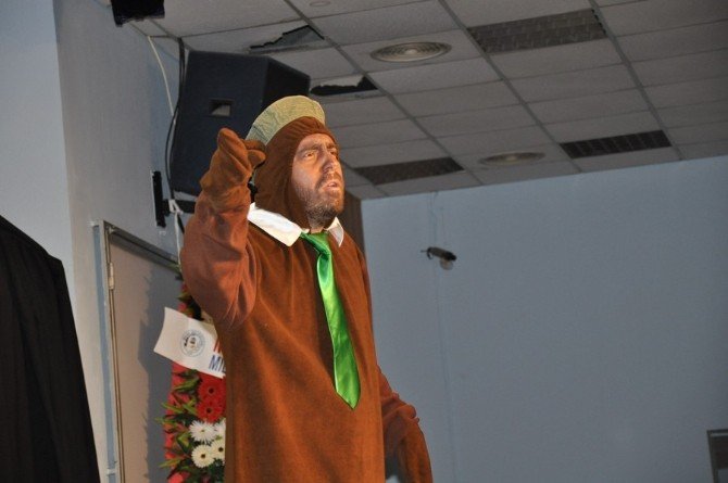 Milas’ta ’Ayı Yogi’ Oyunu Miniklerle Buluştu