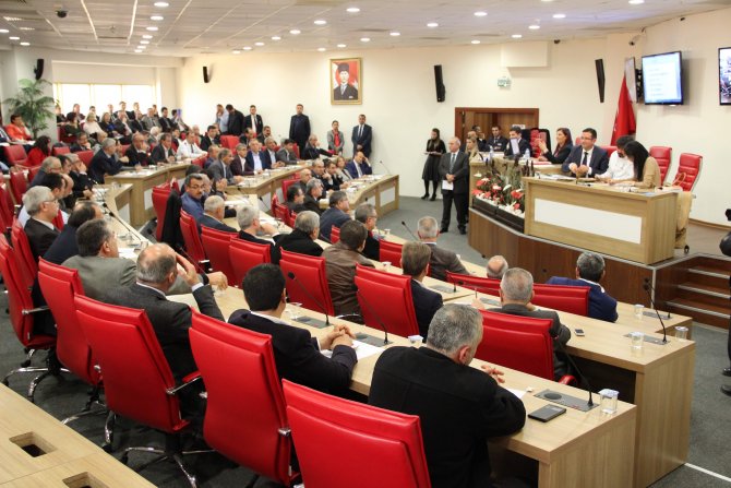 Aydın Büyükşehir, ADÜ'ye devrettiği 35 büroyu geri alacak