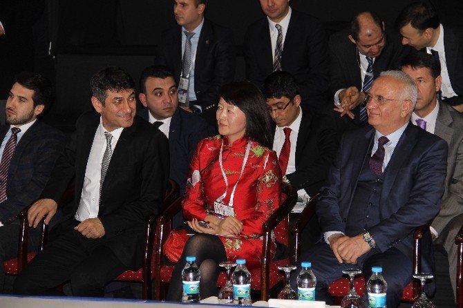 Ekonomi Bakanı Elitaş, İstanbul Anne Bebek Çocuk Ürünleri Fuarı’nı Çocuklarla Açtı