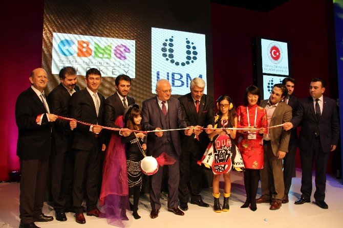 Ekonomi Bakanı Elitaş, İstanbul Anne Bebek Çocuk Ürünleri Fuarı’nı Çocuklarla Açtı