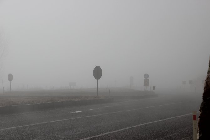 Çankırı-Kastamonu yolunda sis sürücülere zor anlar yaşatıyor