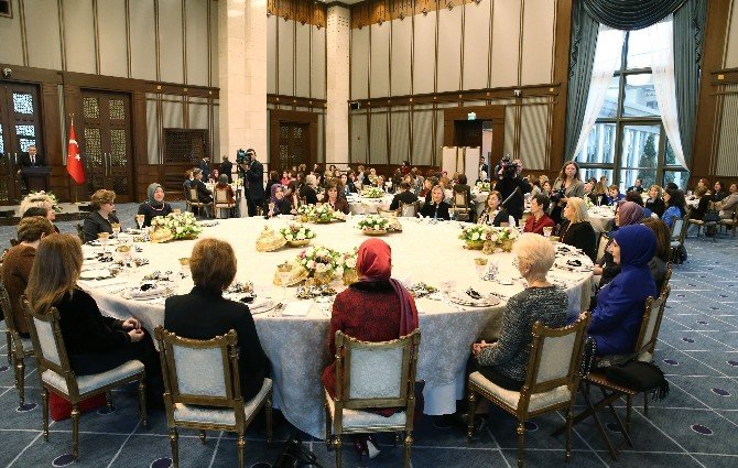 Emine Erdoğan, Kadın Büyükelçiler Ve Büyükelçi Eşlerini Cumhurbaşkanlığı Külliyesi’nde Ağırladı