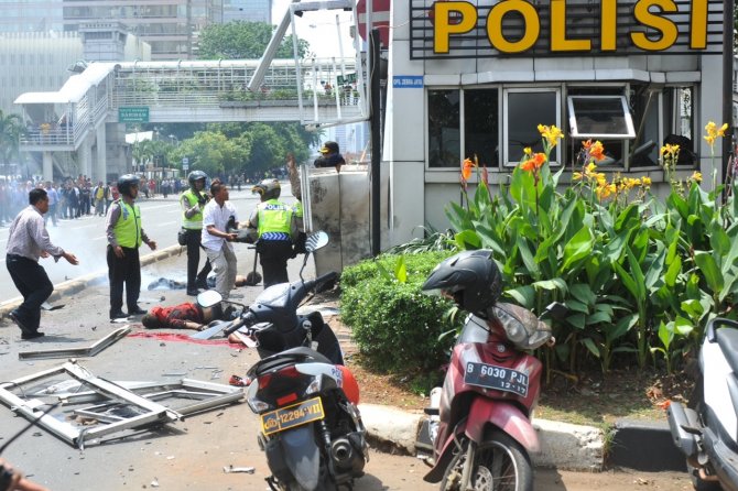 IŞİD'in üstlendiği Cakarta'daki saldırılarda son bilanço: 7 ölü, 24 yaralı