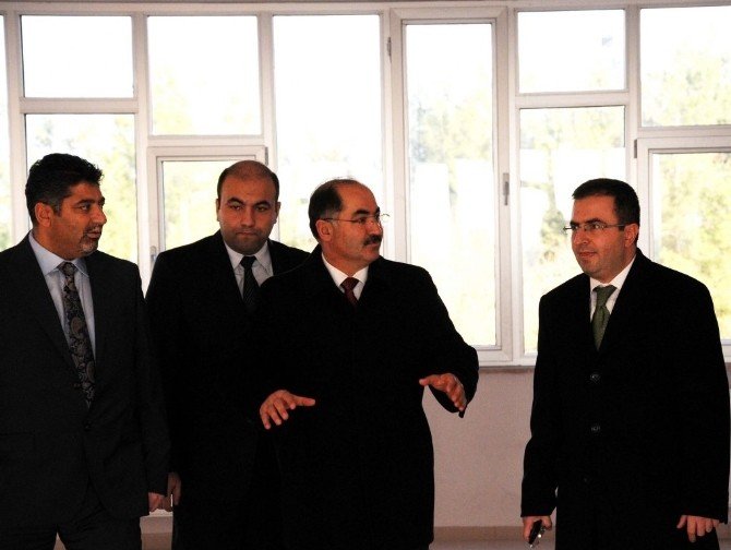 Rektör Şimşek Saray MYO Yeni Binasını İnceledi