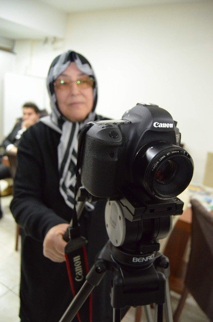 Kızının Kına Gecesinde Bayan Kameraman Bulamayınca Kamera Çekimini Öğrenmeye Karar Verdi