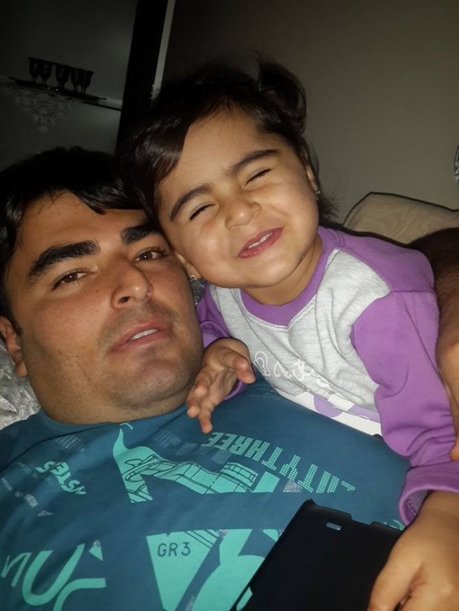 4 yaşındaki kızı ile birlikte şehit olan polisin baba ocağına ateş düştü