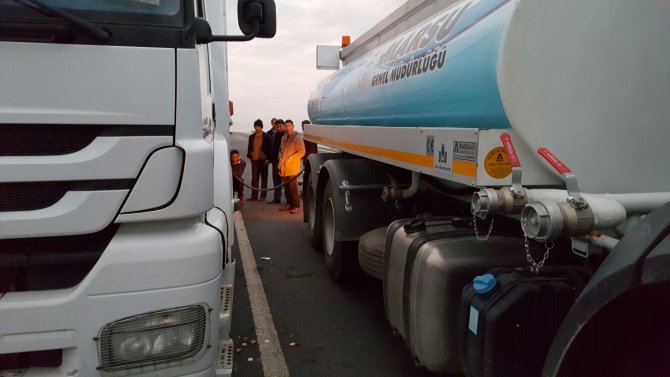 Nusaybin'de Irak yolundaki şoförler susuz kaldı