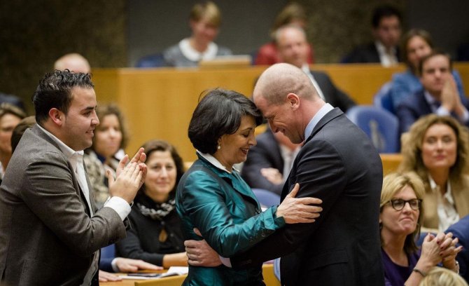 Hollanda'da Meclis Başkanlığı'na Fas kökenli kadın aday seçildi