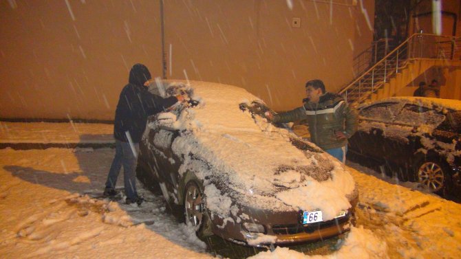 Yozgat’ta kar yağışı kenti beyaza bürüdü