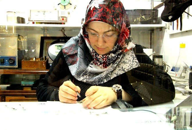 Saat Tamircisi Kadından "Saat Terimleri Sözlüğü"
