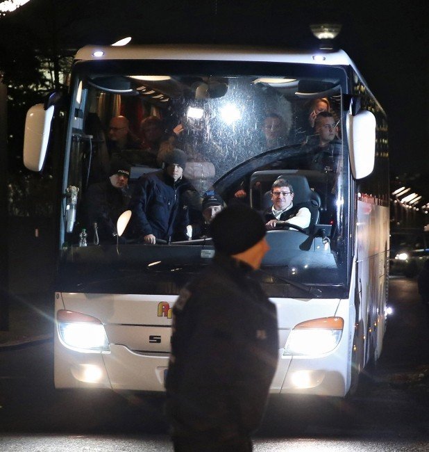 Belediye Başkanı, Merkel’e Bir Otobüs Dolusu Mülteci Gönderdi