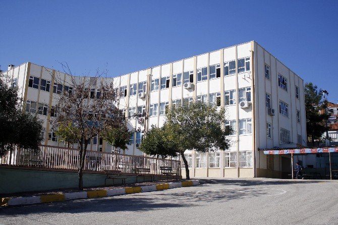 Antalya’da Okul Yangını
