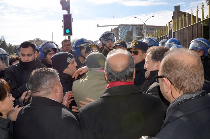 CHP milletvekili Musa Çam'dan polislerin ‘süpürün’ sözlerine tepki