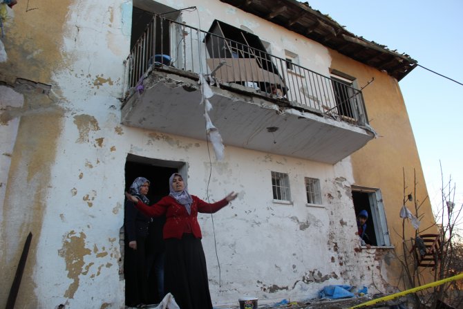 Patlamanın meydana geldiği Çınar’da halk taşınıyor