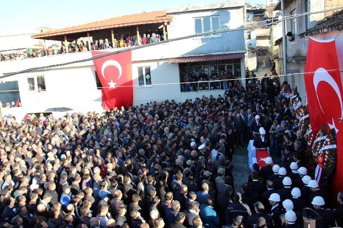 Şehit Polis Kızıyla Yan Yana Defnedildi