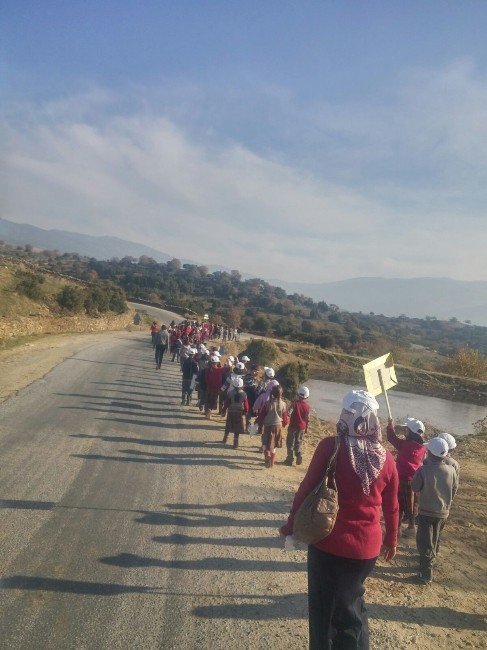 Karacaören’de Öğrenciler Sağlık İçin Doğa Yürüyüşü Yaptı