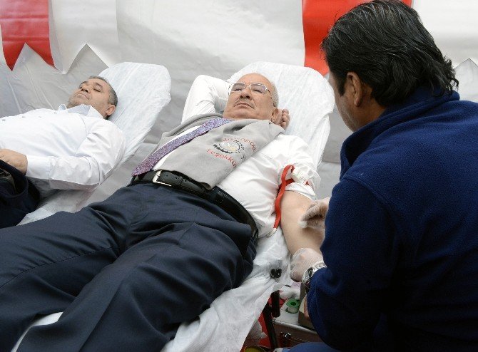 Başkan Kocamaz’dan Kızılay’ın ’Kan Bağışı Kampanyası’na Destek