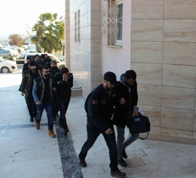 Şanlıurfa’da IŞİD Operasyonunda Gözaltına Alınanlar Adliyeye Sevk Edildi