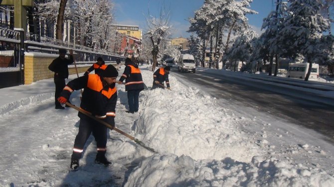 Bitlis’te kar yağışı yeniden başladı