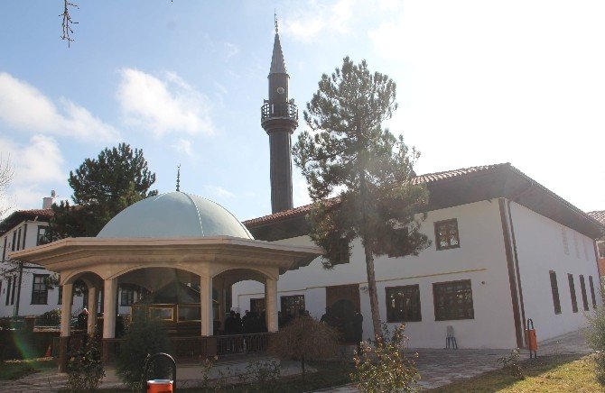 Tarihi Velipaşa Cami Dualarla İbadete Açıldı