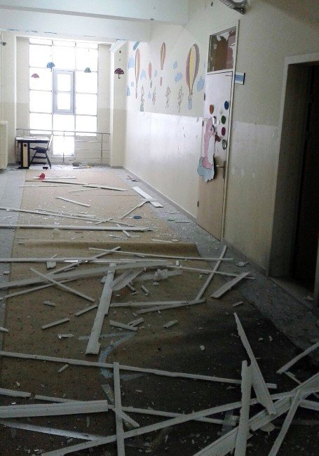 Van’da İlköğretim Okuluna Bombalı Saldırı