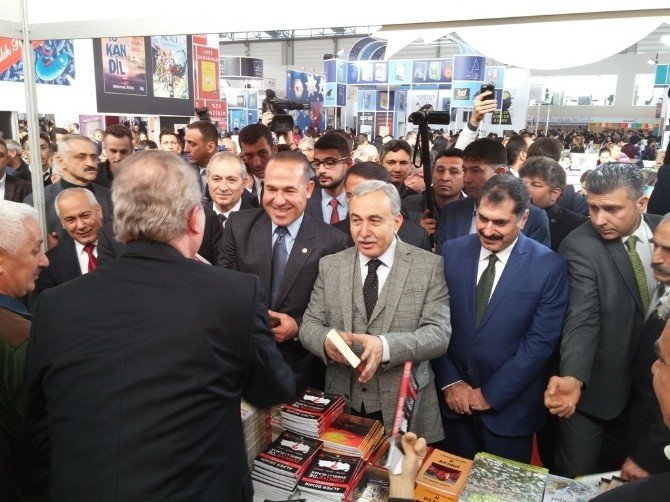 Adana Büyükşehir Belediyesi’nden Yazarlara Vefa