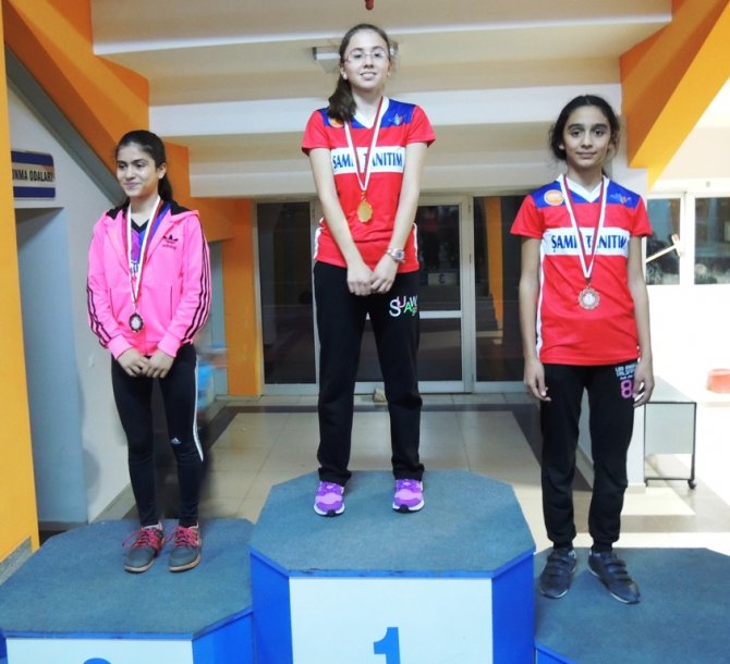 Nezilli Özel Aydınlık Okulları atletizmde dokuz madalya kazandı