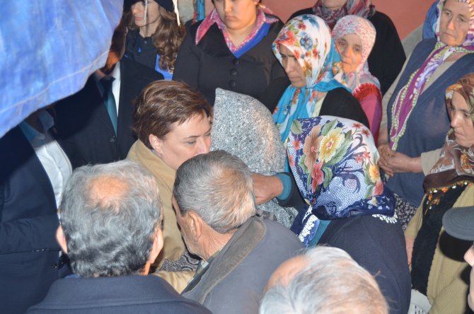 Bakan Sarı Kozan’da şehit ailesini ziyaret etti