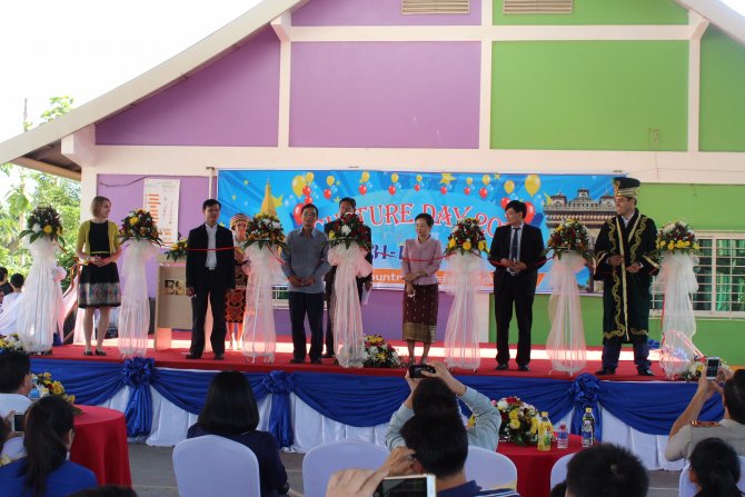 Laos Eğitim Bakan Yardımcısı: Çocuğumun okuduğu Türk okullarına teşekkür ederim