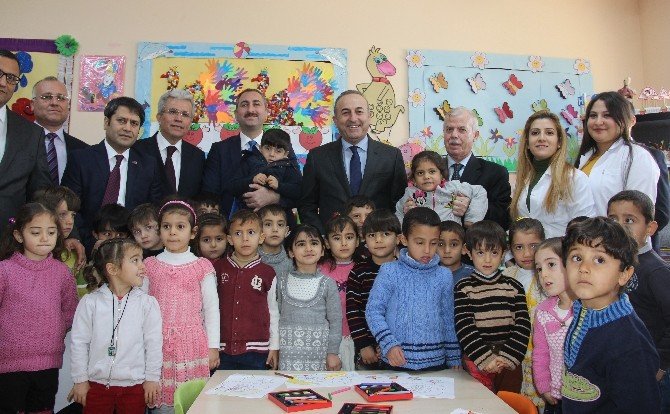 Dışişleri Bakanı Çavuşoğlu, Nizip Konteyner Kenti’ni Ziyaret Etti