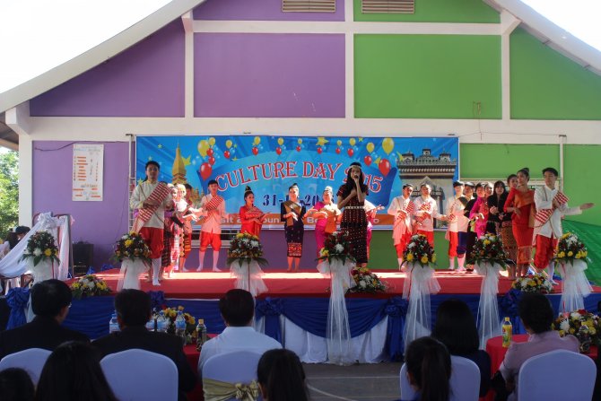 Laos Eğitim Bakan Yardımcısı: Çocuğumun okuduğu Türk okullarına teşekkür ederim