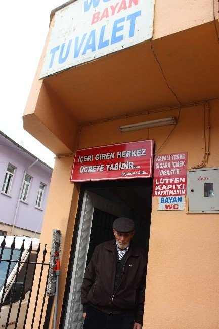 Tuvalet İşletmecisi İsmail Dede Belediyeye Ve Bedavacılara İsyan Etti