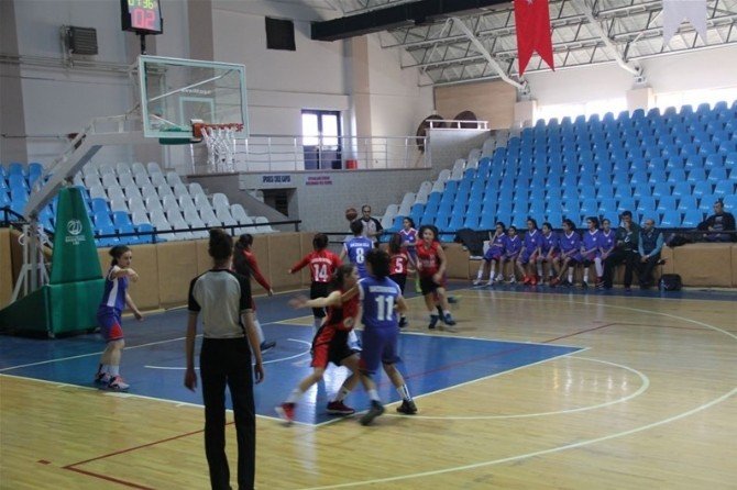 Erzincan’da Okul Sporları Basketbol Heyecanı
