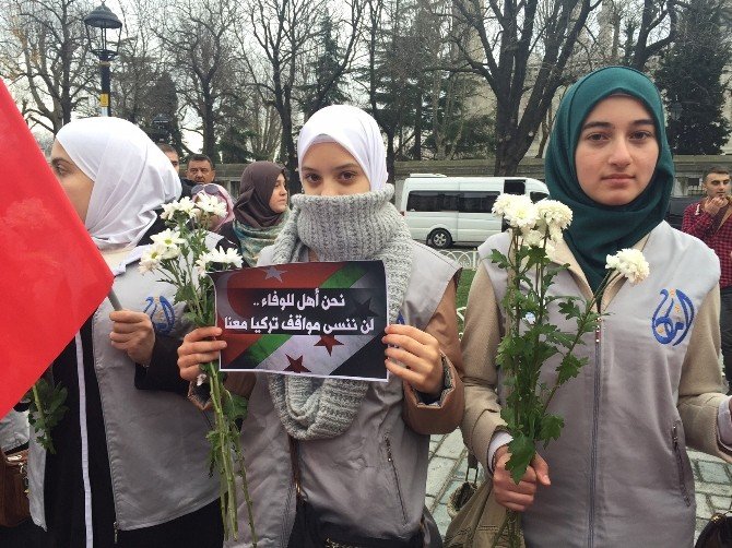 Suriyeli Minik Öğrencilerin Sultanahmet’teki Anlamlı Gösterisi Takdir Topladı