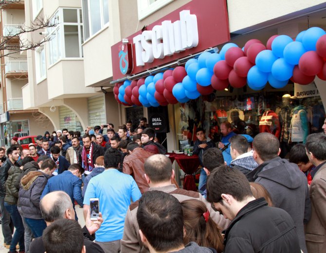 Trabzonsporlu futbolcular Bursa’da taraftarla buluştu