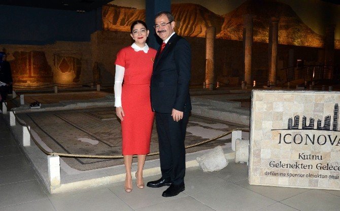Dışişleri Bakanı Çavuşoğlu, Zeugma Müzesi’nde Defile İzledi
